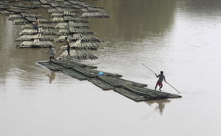 Bamboo logs are transported down the river Howrah near Chakmaghat village in Tripura, India, March 31, 2016. Credit: Reuters/Jayanta Dey/Files