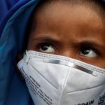 A child wears a face mask for protection from air pollution in Delhi, India November 14, 2017. Credit: Cathal McNaughton/Reuters