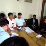 Gopendra Singh Parmar (in pink), received a refund of Rs 15.6 lakh from Medanta on agreeing to withdraw a police case he filed against them. Credit: Anoo Bhuyan/Twitter