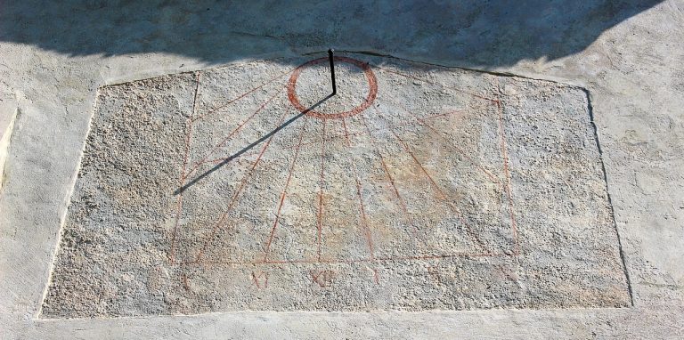 sundial-2818650_1280