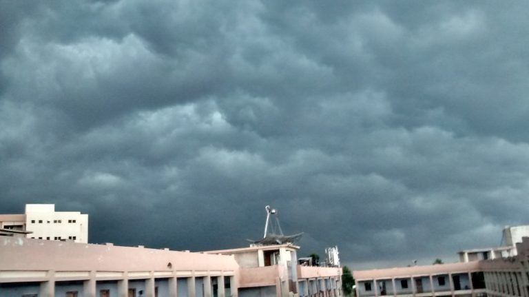 Thunderstorm_clouds_in_India