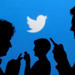 FILE PHOTO: People holding mobile phones are silhouetted against a backdrop projected with the Twitter logo in this illustration picture taken in Warsaw, Poland, September 27, 2013. Credit: Reuters/Kacper Pempel/File Photo
