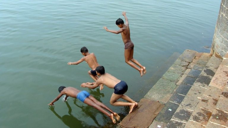 diving_children_boys_river_krishna_water_karnataka_india-1010663