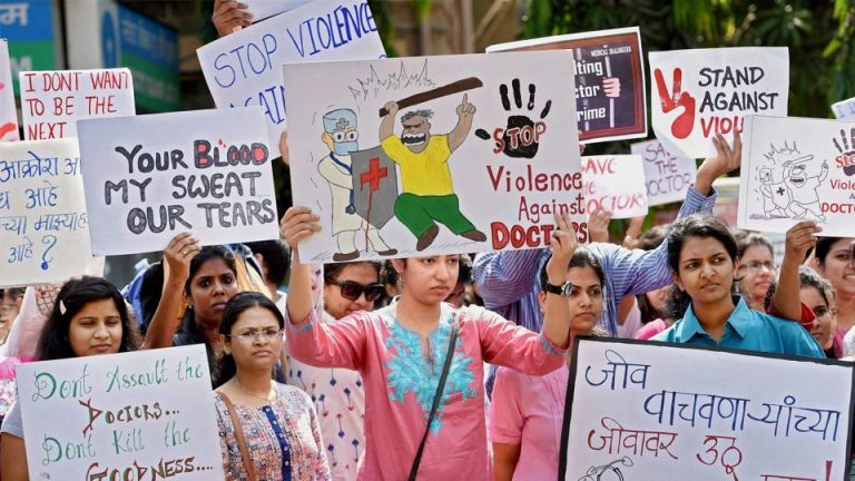 doctors-protest-in-mumbai_2037ab4a-1087-11e7-be49-55692bf38950