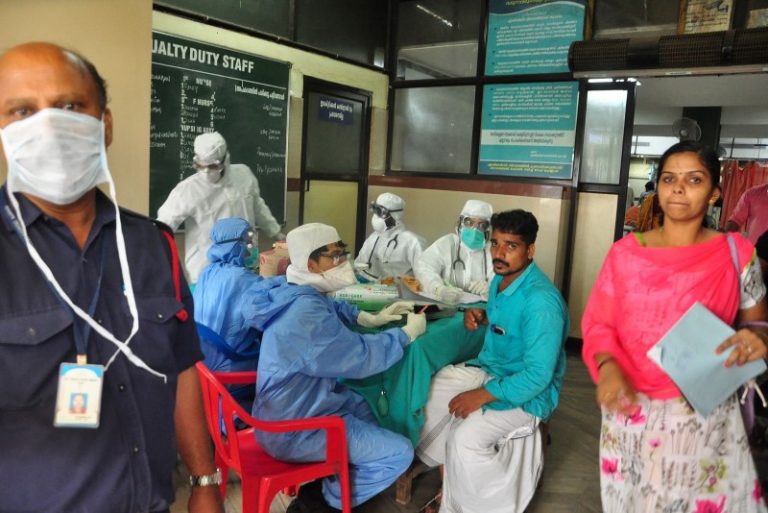 Medics wearing protective gear examine a patient at a hospital in Kozhikode in the southern state of Kerala, India May 21, 2018. Picture taken May 21, 2018. Credit: Reuters/Stringer