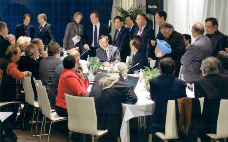 Barack Obama (visible on the left) responds to a suggestion by Jairam Ramesh as the latter looks down with amusement. December 18th, 2009, Copenhagen. Credit: Jairam Ramesh