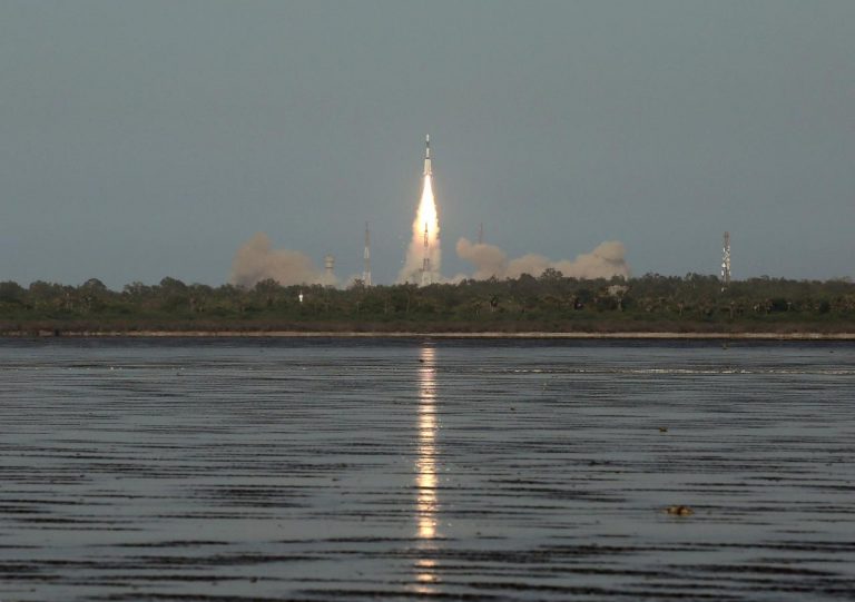 India's Geosynchronous Satellite Launch Vehicle (GSLV-F09) carrying GSAT-9 communications satellite blasts off from the Satish Dhawan space centre at Sriharikota, India May 5, 2017. Credit: Reuters/Stringer