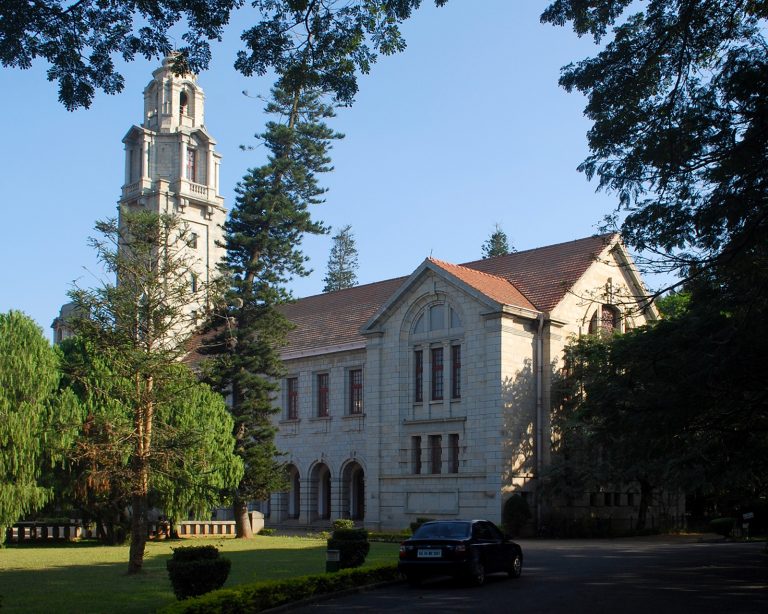 The faculty hall at the Indian Institute of Science, Bengaluru. Credit: mapbox/Flickr, CC BY 2.0