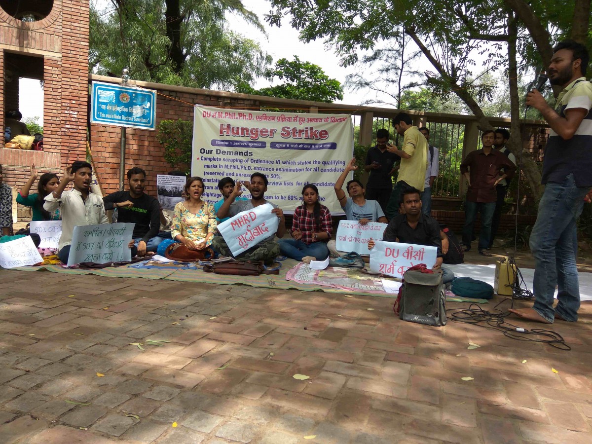 Participants of the hunger strike in DU. Credit: Neha Mehrotra