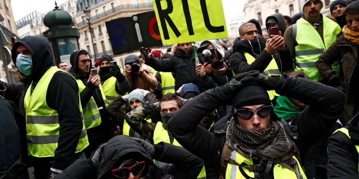 Thousands of 'Yellow Vests' Hit French Streets in Fifth Saturday of Protests