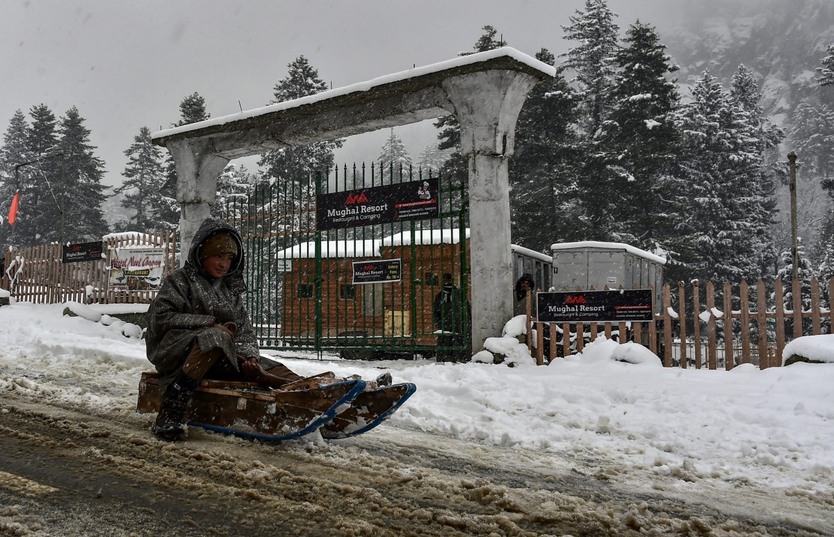 In Photos Heavy Snowfall Blankets Kashmir