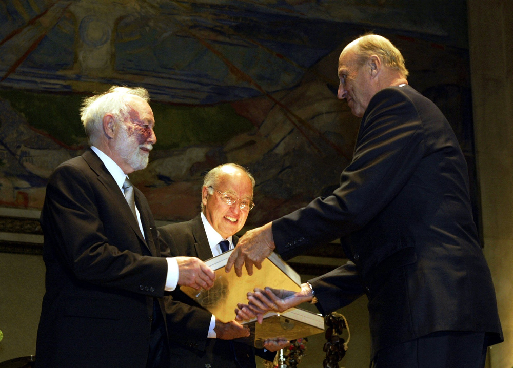 Michael Atiyah (centre) and I.M. Singer (left) receiving the Abel Prize in 2004 courtesy Scanpix/The Norwegian Academy of Sciences and Letters