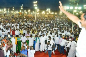Absent Jayalalitha and Karunanidhi, Rival Fronts in TN Turn to Small Parties
