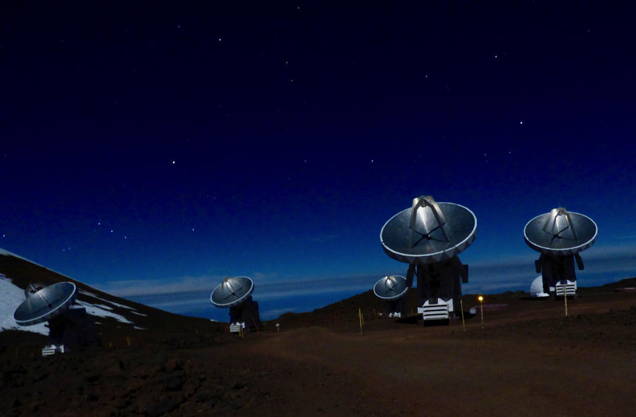 The Submillimeter Array is a set of eight telescopes in Hawai'i, Credit: Event Horizon Telescope Collaboration