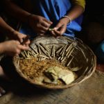 Indian-woman-and-child-rolling-bidis