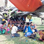 25-poeple-taken-shelter-under-this-fallen-tree-at-Kuliapada-area-near-Chandanpur-Puri.