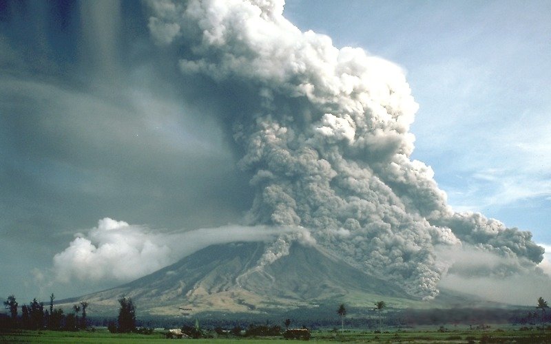 When the Mayon volcano in the Philippines erupted in September 1984, it sent pyroclastic flows tumbling down its sides, forcing the evacuation over 73,000 people nearby. Photo: C.G. Newhall/Wikimedia Commons, USGS