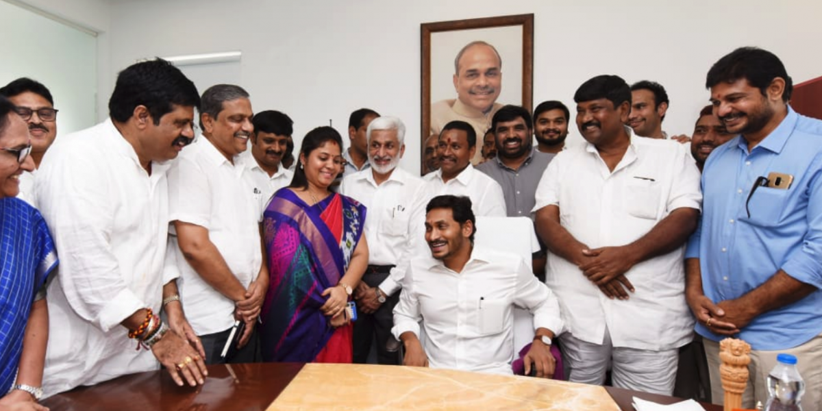 100 Days of Jagan Andhra CM Doggedly Wipes Out Naidu Memories as New