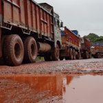 mining-trucks-make-a-beeline-near-Talakainsari-panchayat.-Credit-Manish-Kumar-copy