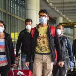 Coronavirus: Passengers wear masks