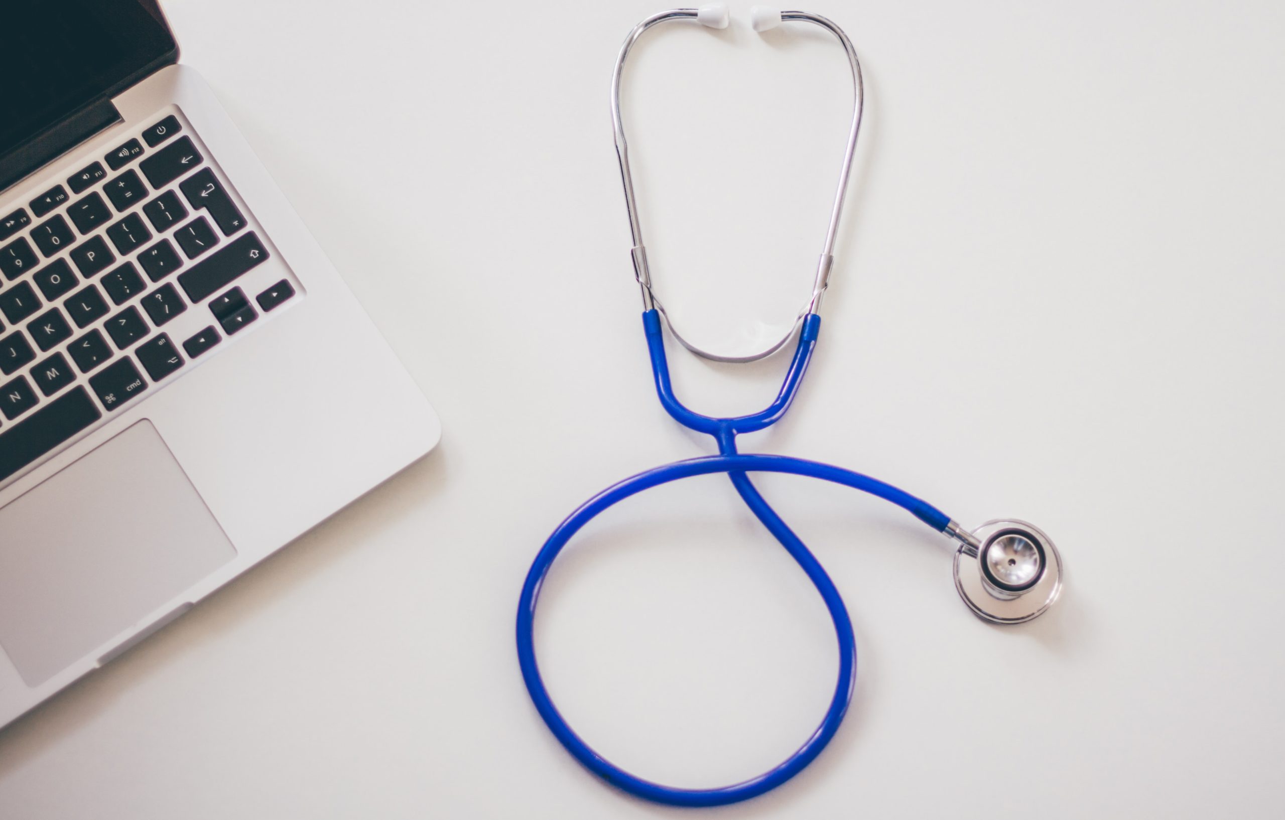 computer-desk-laptop-stethoscope-48604 (1)