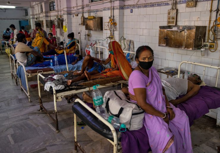 Wider Image: Last doctor standing: Pandemic pushes Indian hospital to brink  – The Wire Science