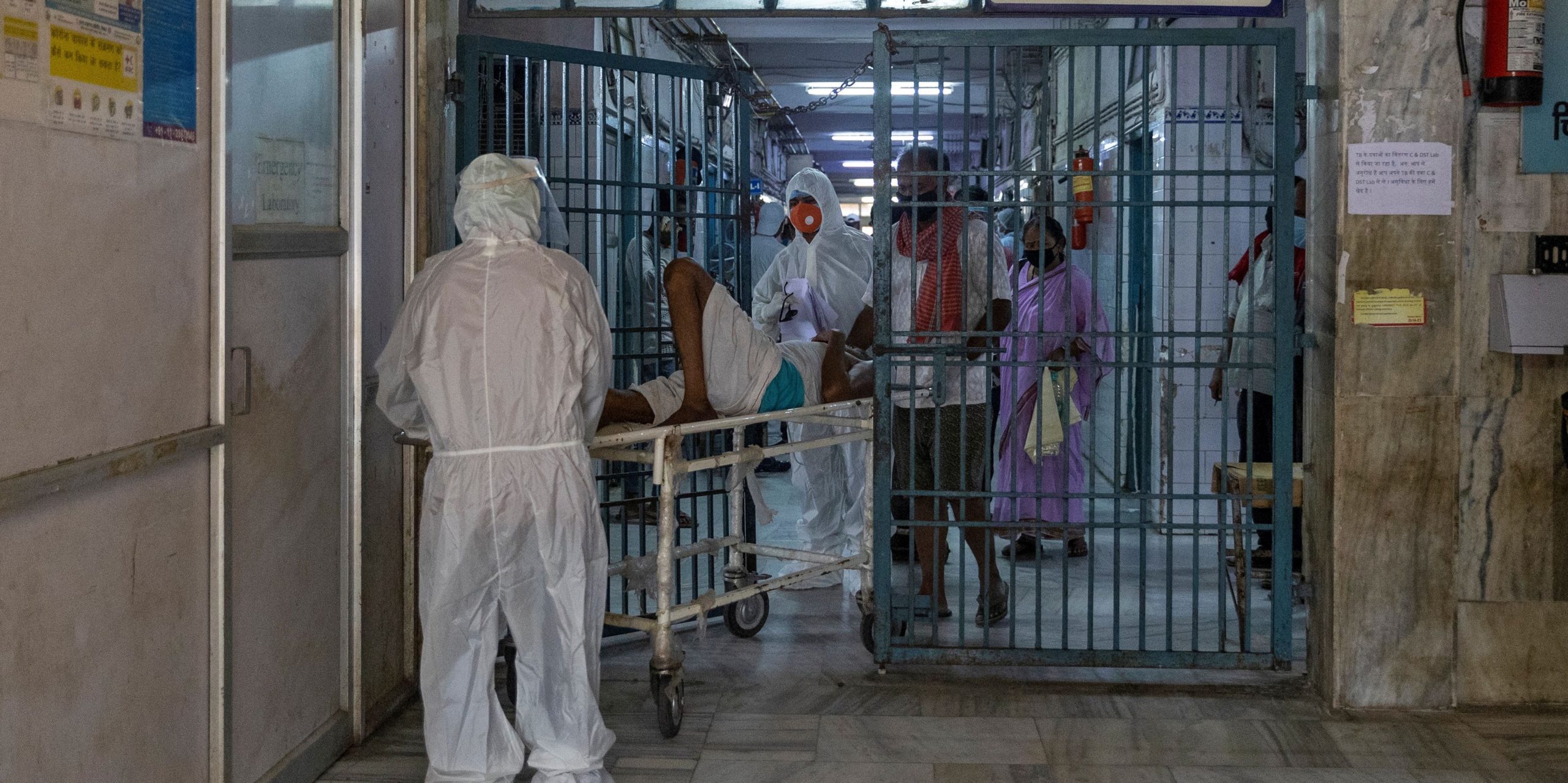 Wider Image: Last doctor standing: Pandemic pushes Indian hospital to brink