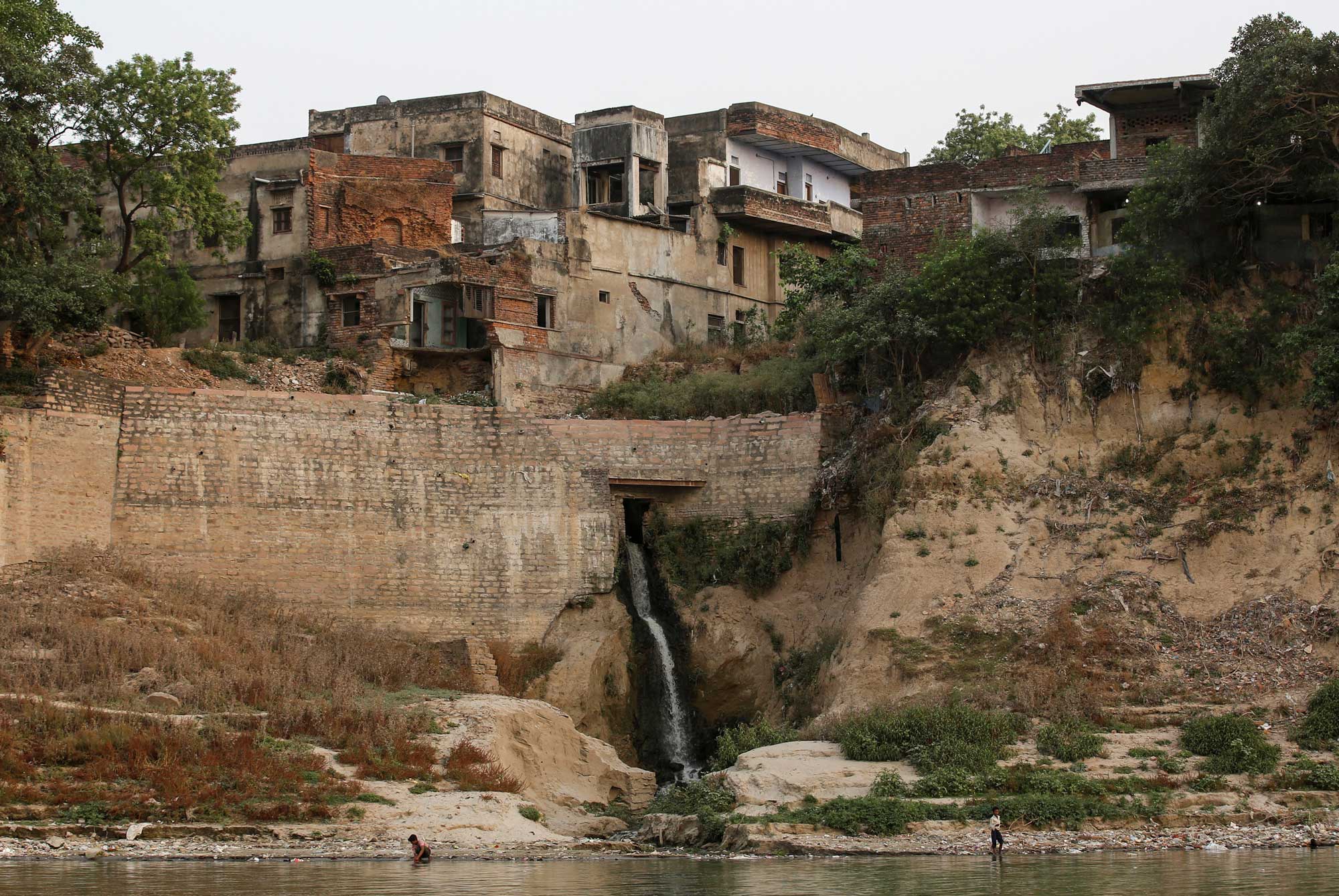 Untreated sewage from a residential area flows into the Ganges river in Mirzapur, India. Photo: Reuters/Danish Siddiqui