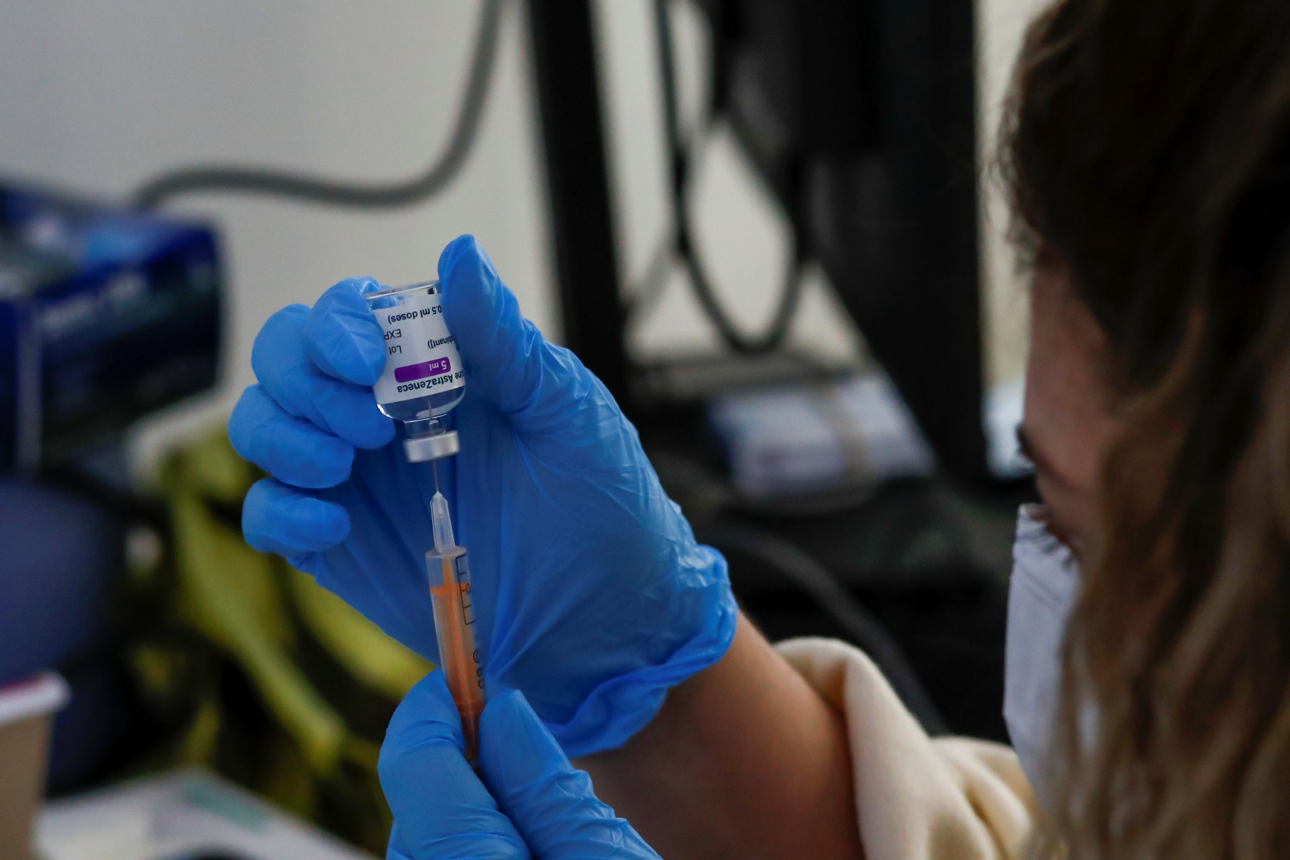 A dose of AstraZeneca vaccine is prepared at a COVID-19 vaccination centre in Maidstone, Britain. Photo: Reuters/Andrew Couldridge