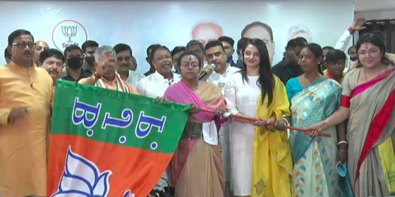 Bengal: As BJP Aggressively Engineers Defections, TMC Struggles to Retain Leaders - Vimarsana News