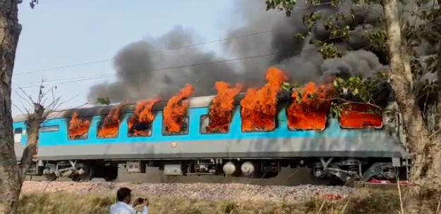 One Bogie of Delhi-Dehradun Shatabdi Express Catches Fire, No Casualties - Vimarsana News