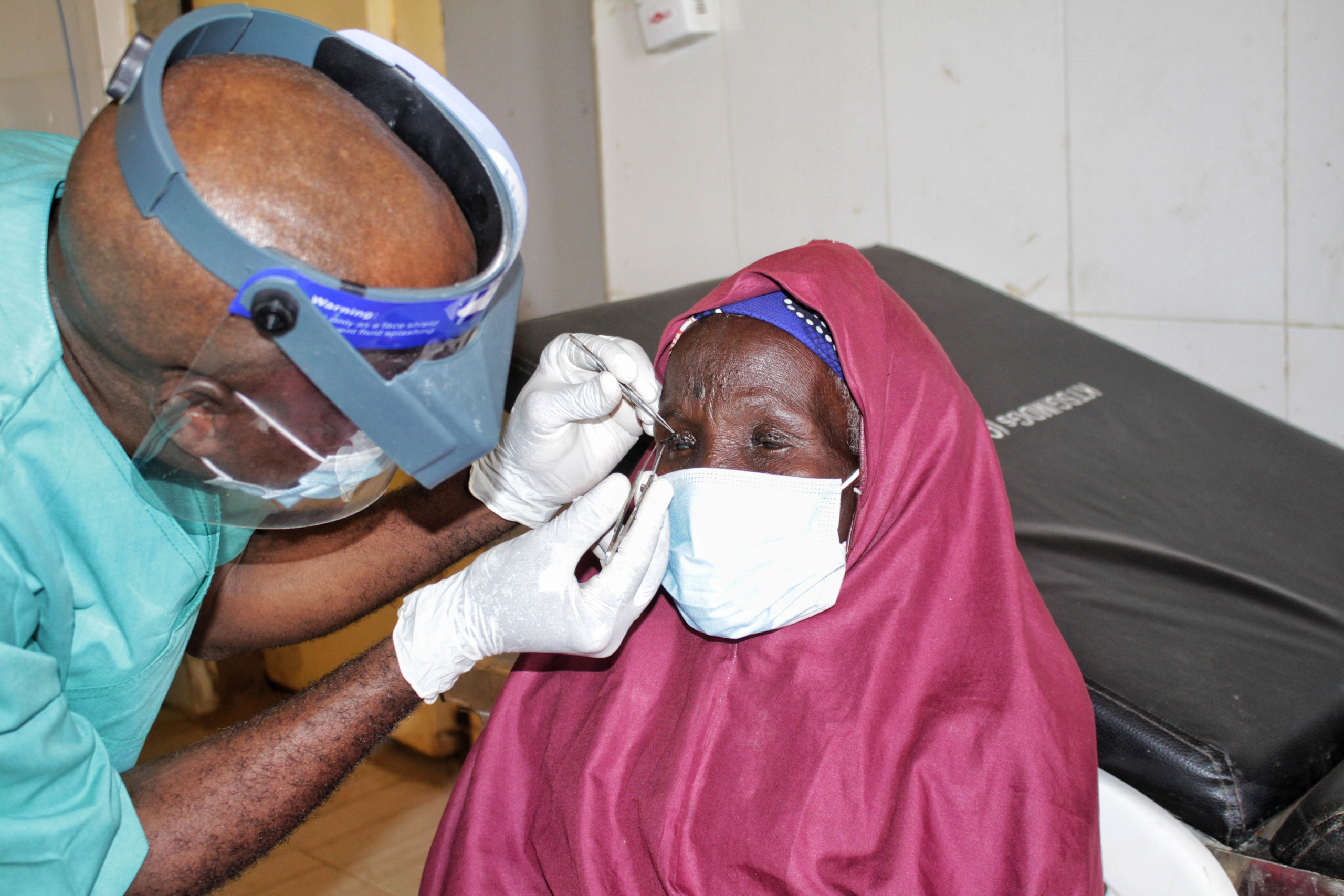 Surgeon Dahiru Abdulkadir removes TT patient Salamatu Abdulaziz's sutures
