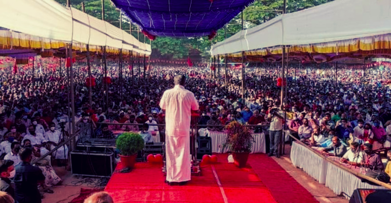 Here's Why Pinarayi Vijayan Can't Be Called a 'Modi in a Mundu' - Vimarsana News