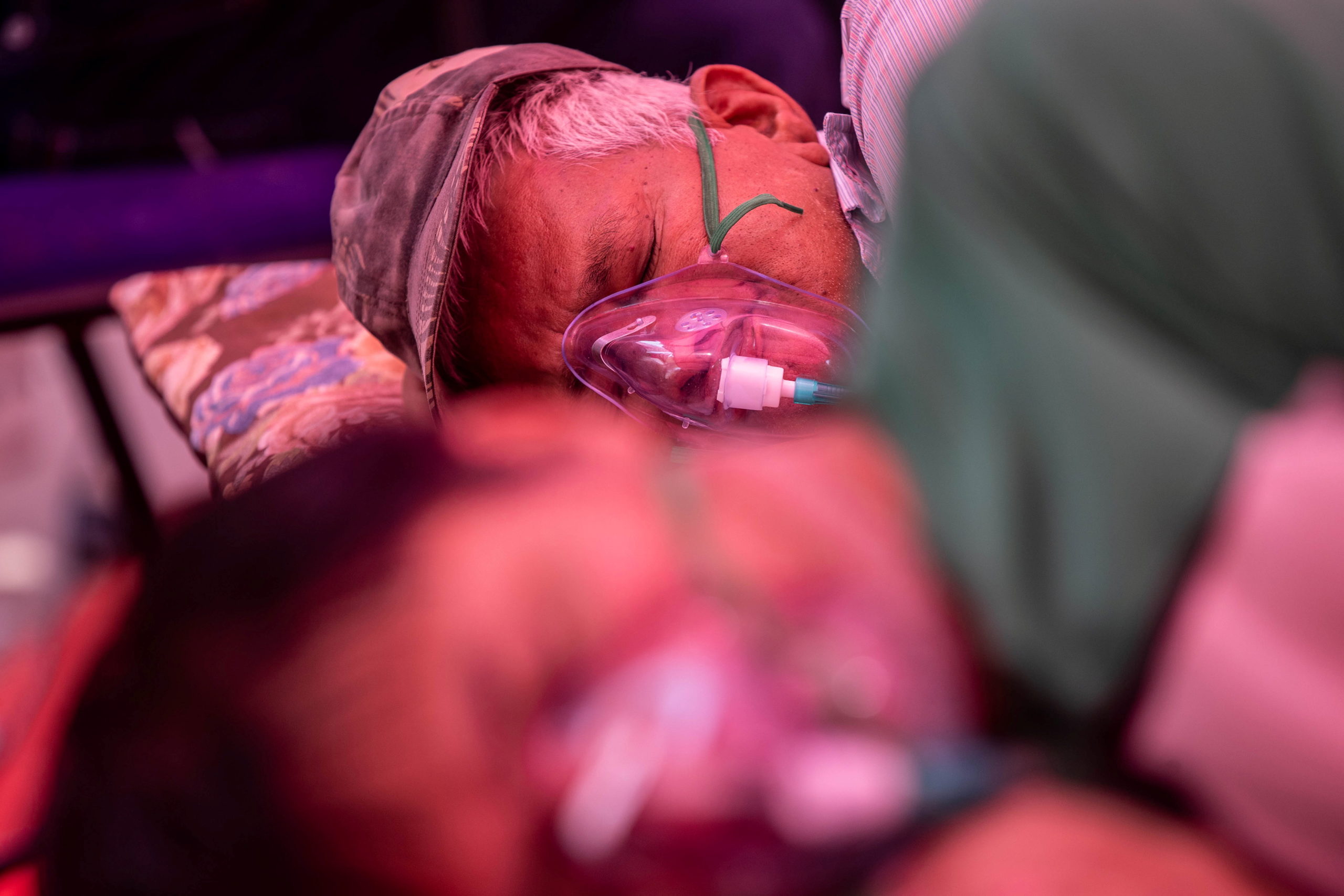 People receive oxygen support for free at a Gurudwara in Ghaziabad