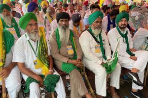 Amidst Rain, Kisan Sansad Takes on Contract Farming