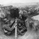 Kriegskinematograph im Schützengraben