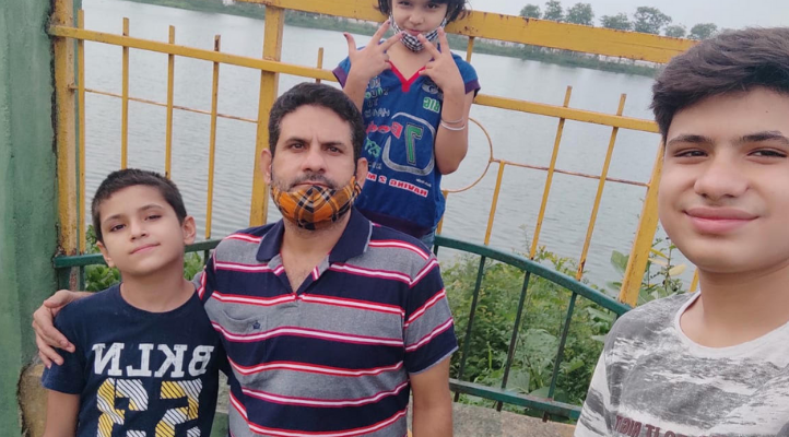 Undaunted by Temple Attack, Pakistani Hindu Man Stuck in India With 3 Children Wants To Go Home - Vimarsana News