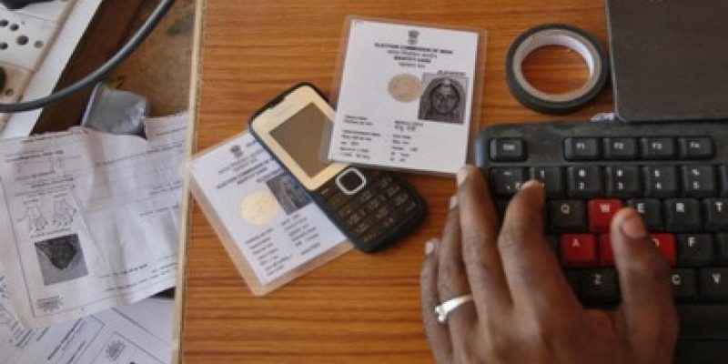Why Has the EC Brought Back the Dangerous Proposal to Link Voter IDs With Aadhaar? - Vimarsana News