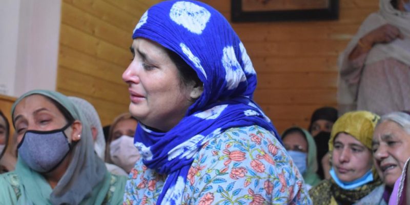 Srinagar: Sikh School Principal, Kashmiri Pandit Teacher Shot Dead By Terrorists - Vimarsana News