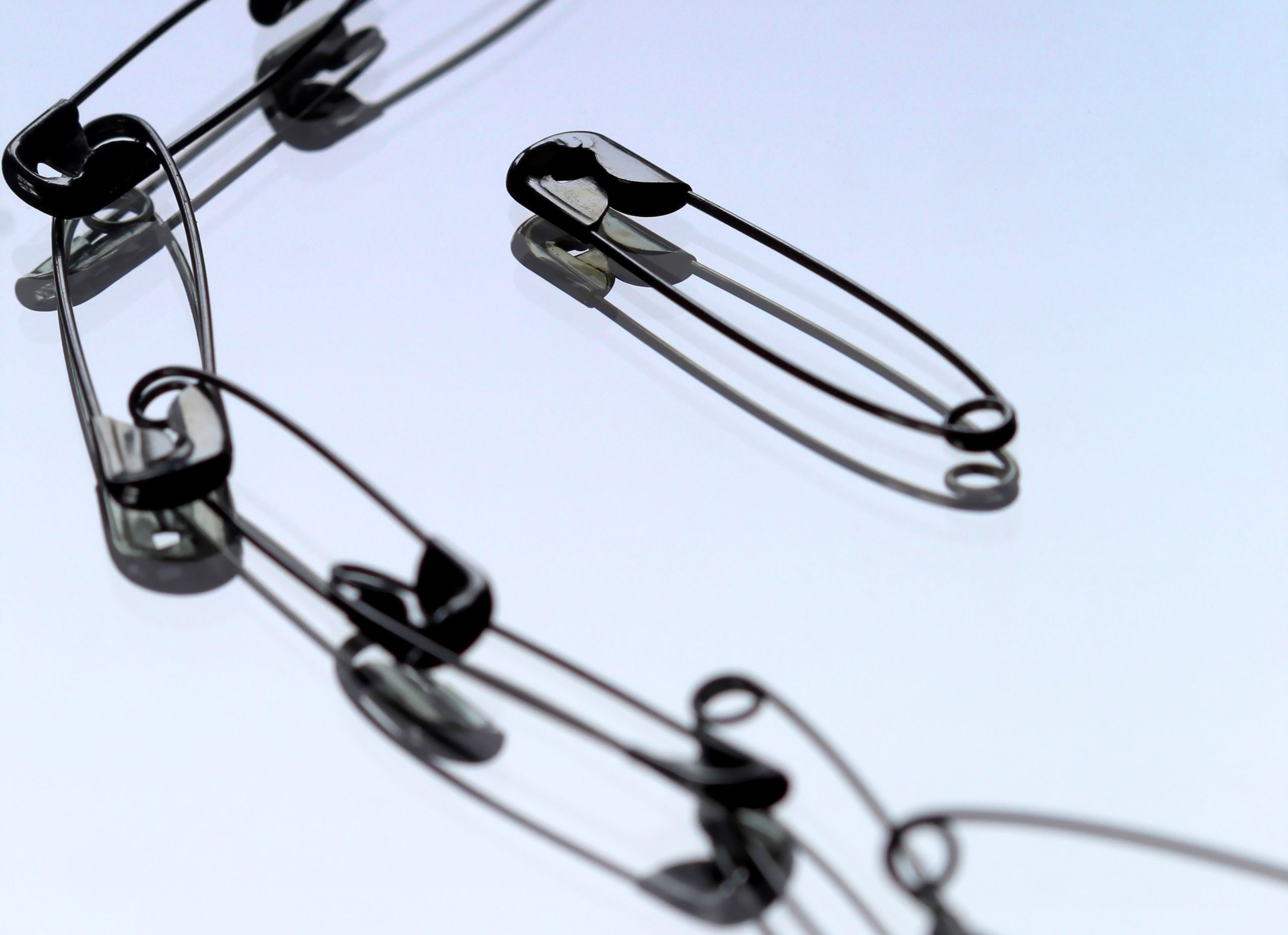 Булавки зачем. Булавки зачем. Американская булавка. Анекдот про булавку. Булавки зачем.