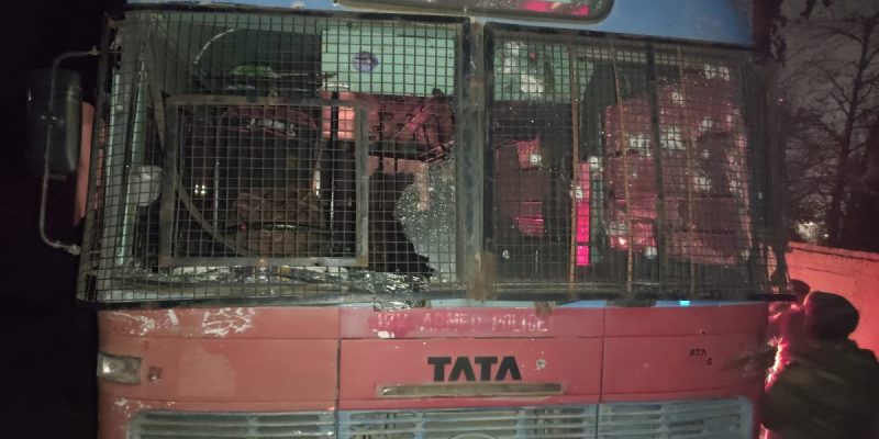 Attack on Police Bus in Srinagar Kills 3 Cops, Injures 11 More - Vimarsana News