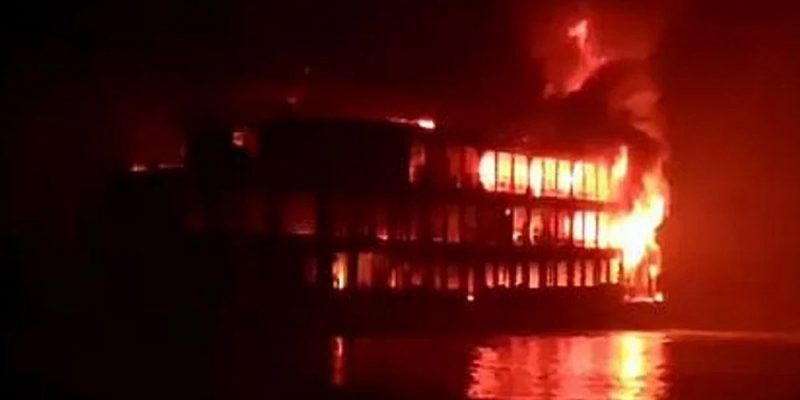 Bangladesh: 40 Dead, 150 Injured After Fire Breaks Out Aboard Ferry On Sugandha River - Vimarsana News