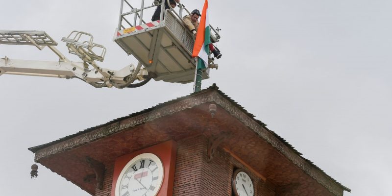 'BJP Gimmick,' Say Kashmir Politicians as Tricolour Disappears Within Hours - Vimarsana News