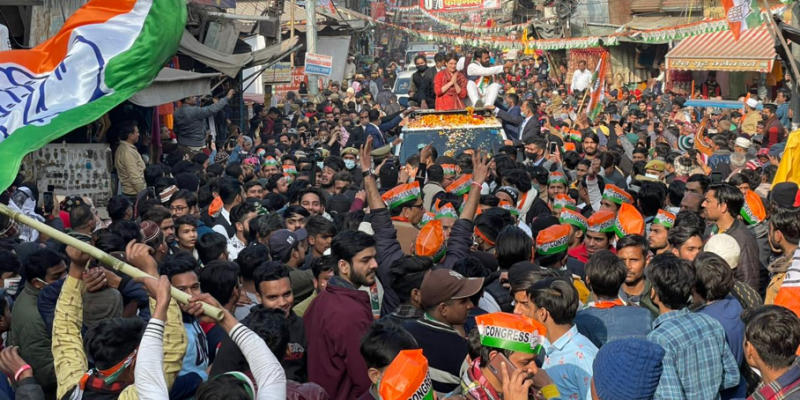 UP: Priyanka Gandhi Highlights Issues of Unemployment, Job Recruitment in Aligarh Roadshow - Vimarsana News