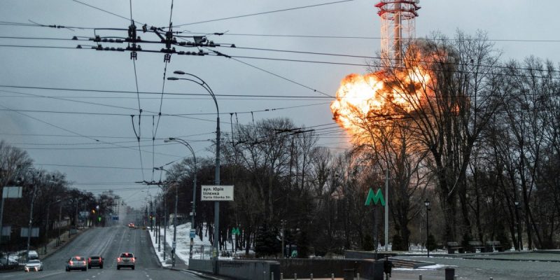 Ukraine's Zelenskiy Defiant as Russian Forces, Despite Setbacks, Regroup Near Kyiv - Vimarsana News