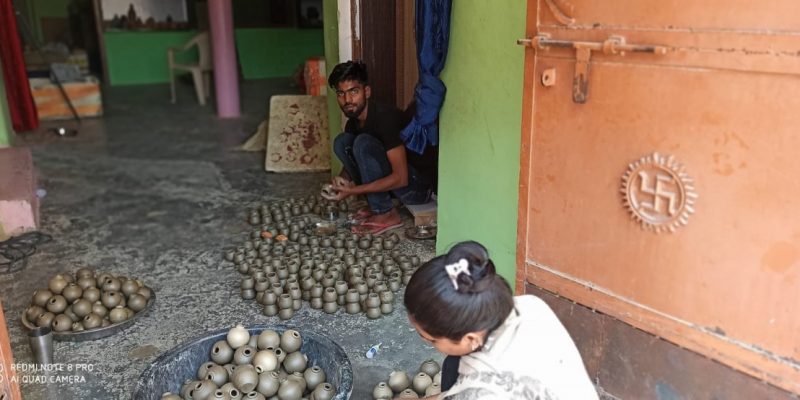Makers of Azamgarh's Famous Black Clayware Are Having to Let Go of Their Craft - Vimarsana News