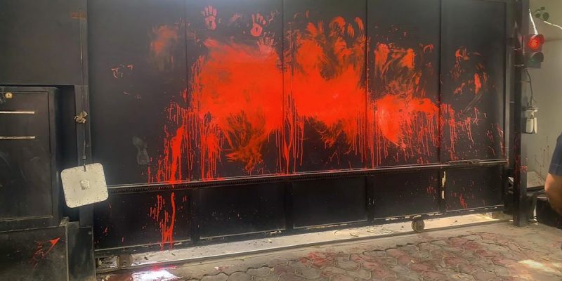 BJP Youth Wing Members 'Vandalise' CCTV Cameras, Barriers Outside Kejriwal's House - Vimarsana News