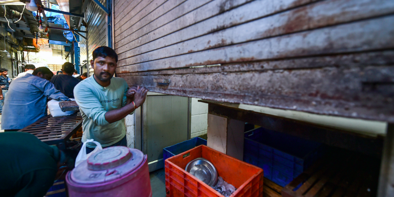 Still No Official Note, Meats Shops in South, East Delhi Remain Shut on Mayors' Verbal Orders - Vimarsana News