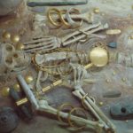 Burial_with_gold_treasure,_4600-4200_BC,_AM_Varna,_Varm25