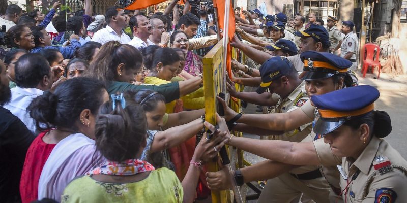 Hanuman Chalisa Row: Tension Prevails Outside Maharashtra MLA Ravi Rana's Residence - Vimarsana News